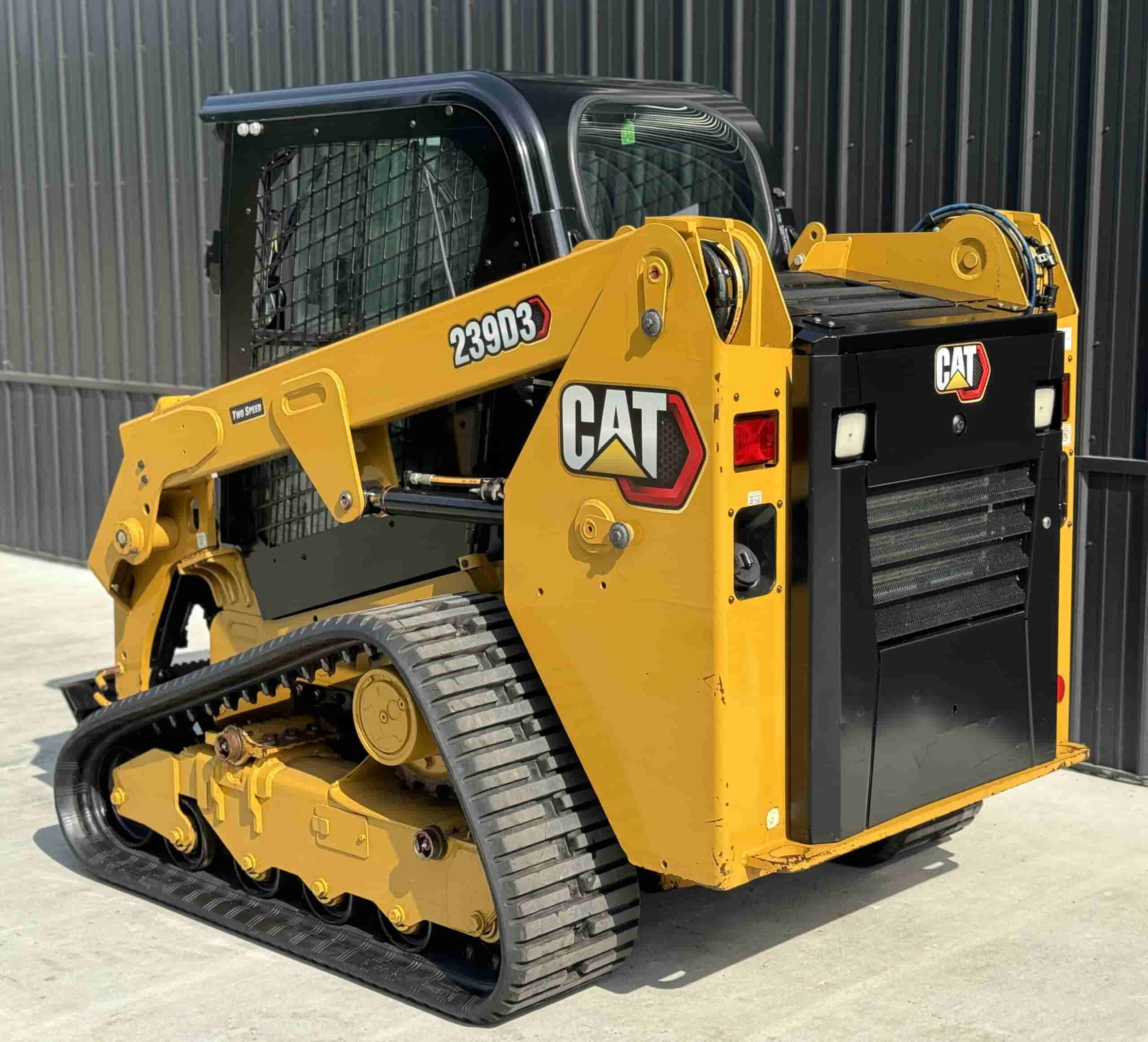 2022 CAT 239D3
